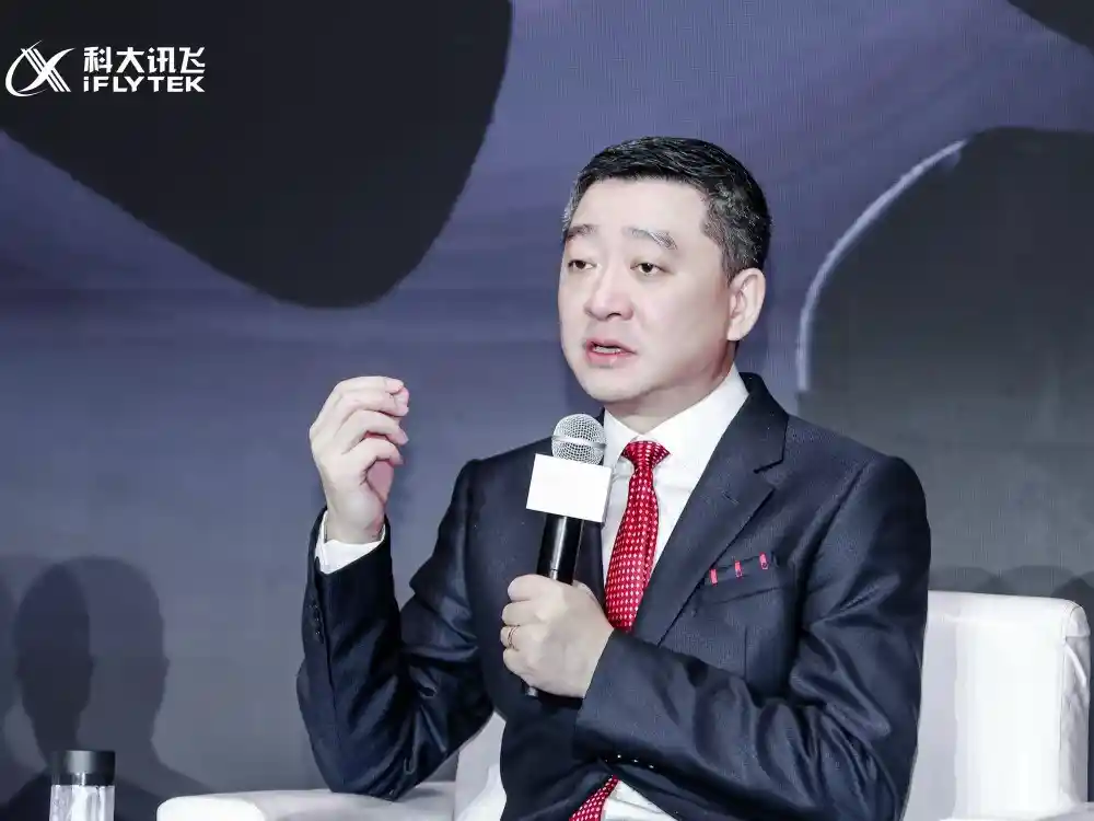 讯飞同传技术焕新登场，翻译耳机引领全球沟通新革命