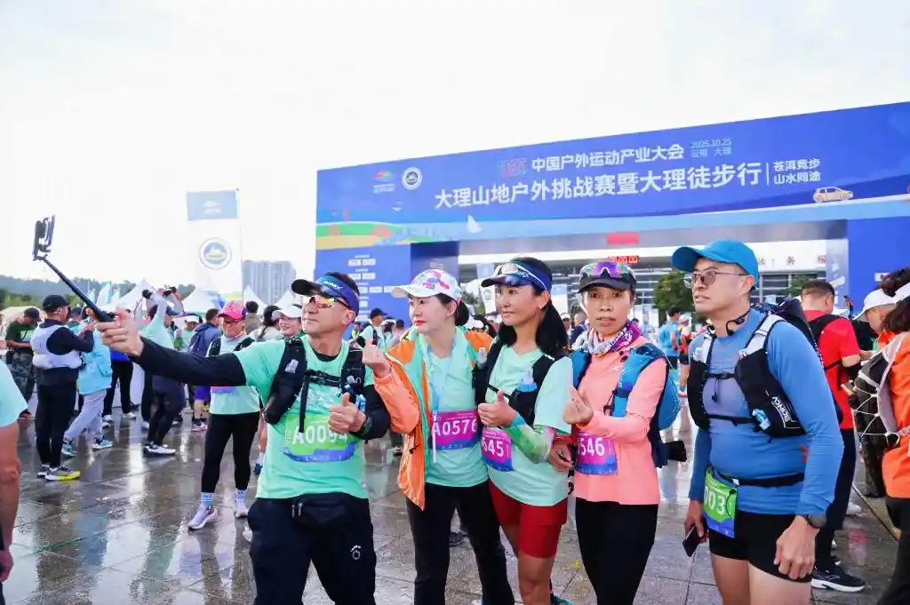 追光|4亿人涌入户外狂欢！他们究竟在玩什么？