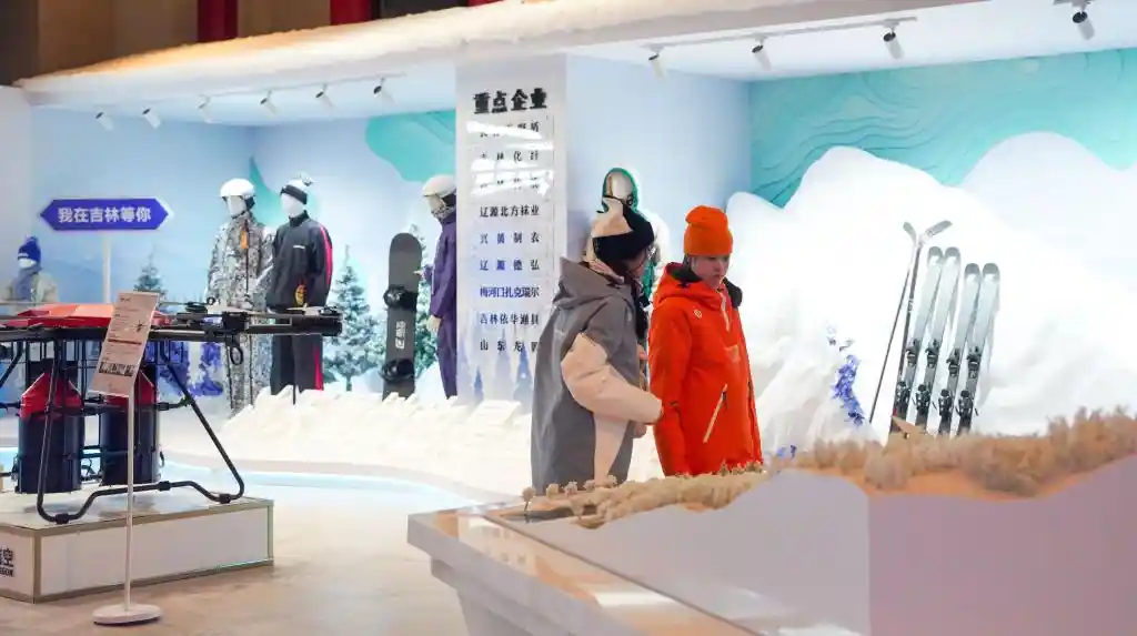 追光|4亿人涌入户外狂欢！他们究竟在玩什么？