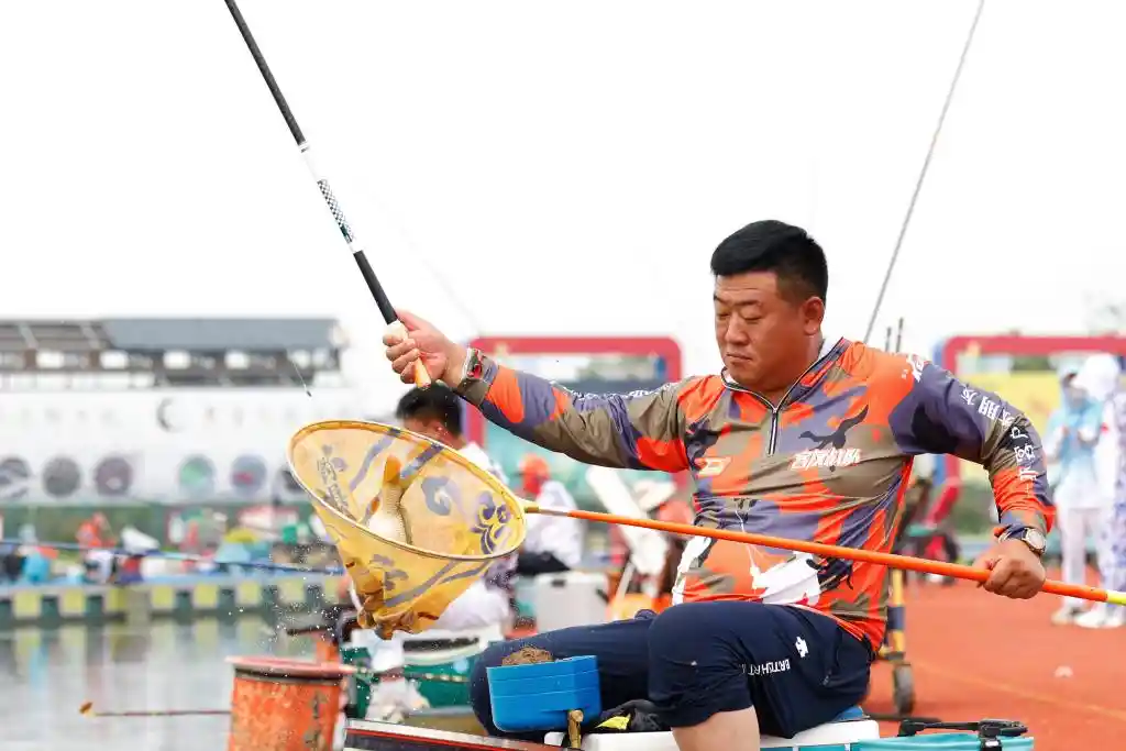 追光|4亿人涌入户外狂欢！他们究竟在玩什么？