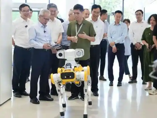 白犀破纪录,Apollo引领四足机器人新纪元