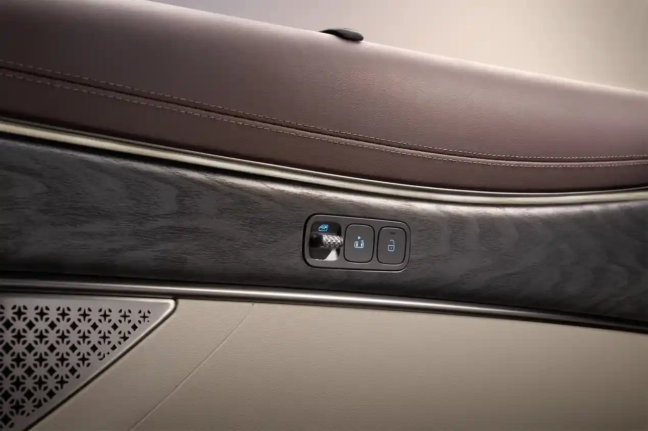 腾势D9震撼上市:30.98万元起,定义豪华MPV新标杆