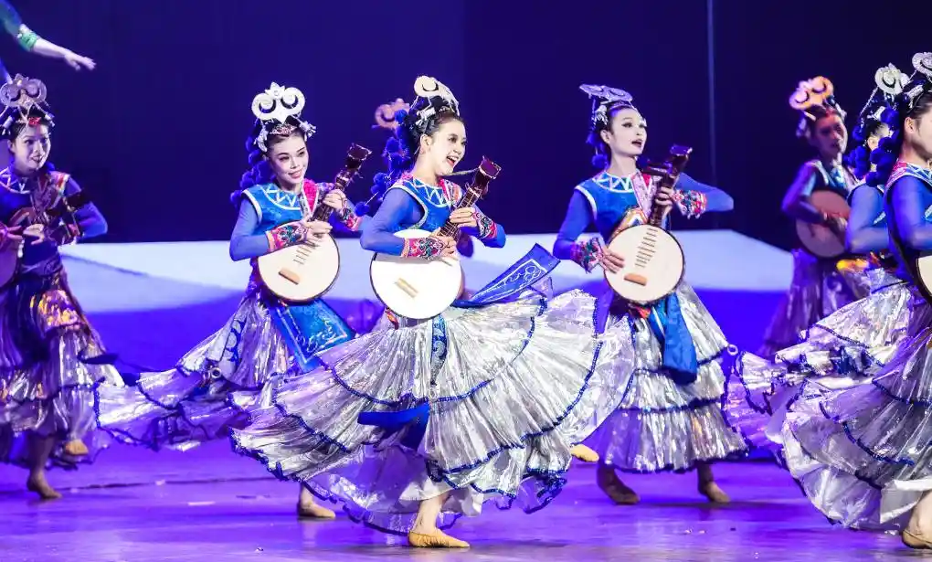 《舞动黔乡：诗剧《黔方是我家》贵阳首演》