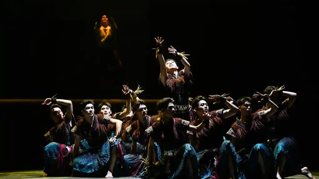 《舞动黔乡:诗剧《黔方是我家》贵阳首演》