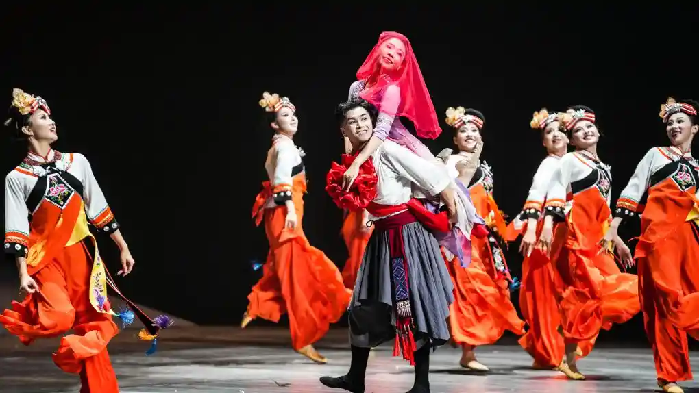 《舞动黔乡:诗剧《黔方是我家》贵阳首演》