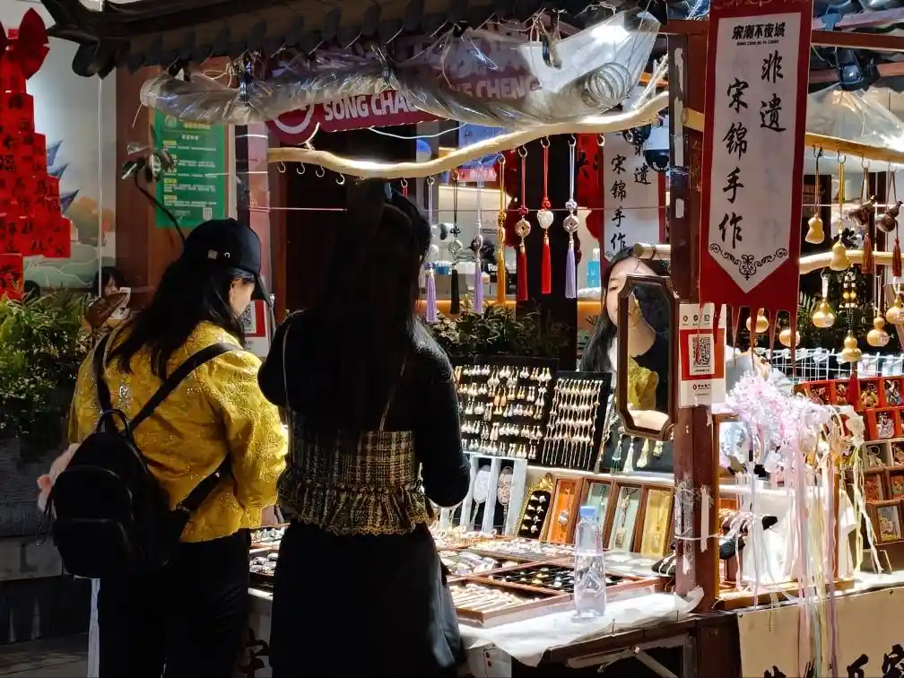 宋城活化千年文脉：文化IP引爆消费新热潮