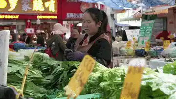 烟火经济新图谱:家门口的微更新如何点燃城市消费热力?