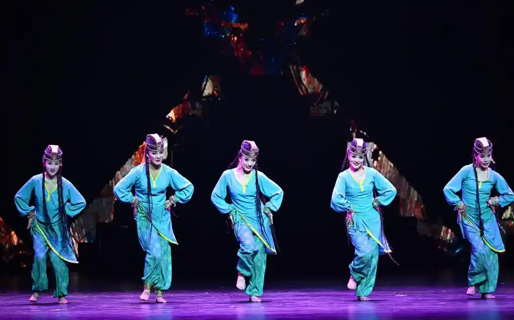 《杏花之约·丝路龟兹》惊艳京城，乐舞诗演绎千年丝路风情